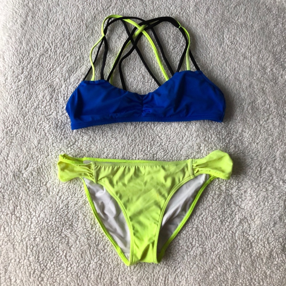 Bikini Set - Picture 3 of 3